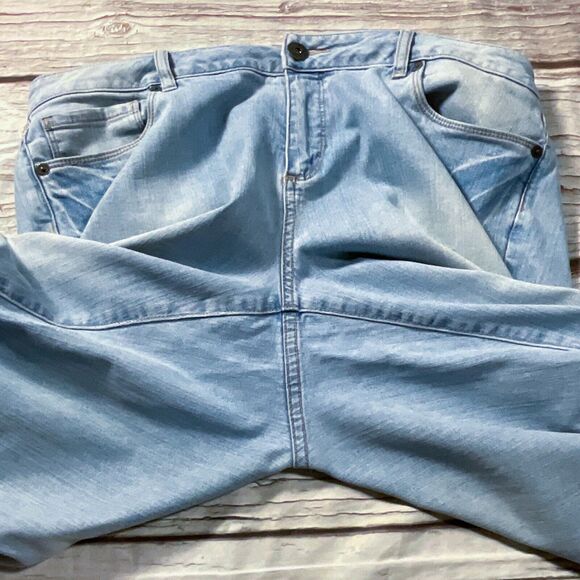 Coldwater Creek Womens Jeans size 14 Light Wash Capris Cropped Straight Stretch - Picture 8 of 11